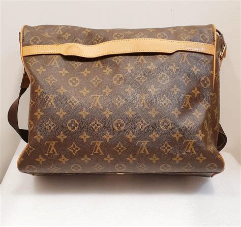 louis vuitton abbesses messenger